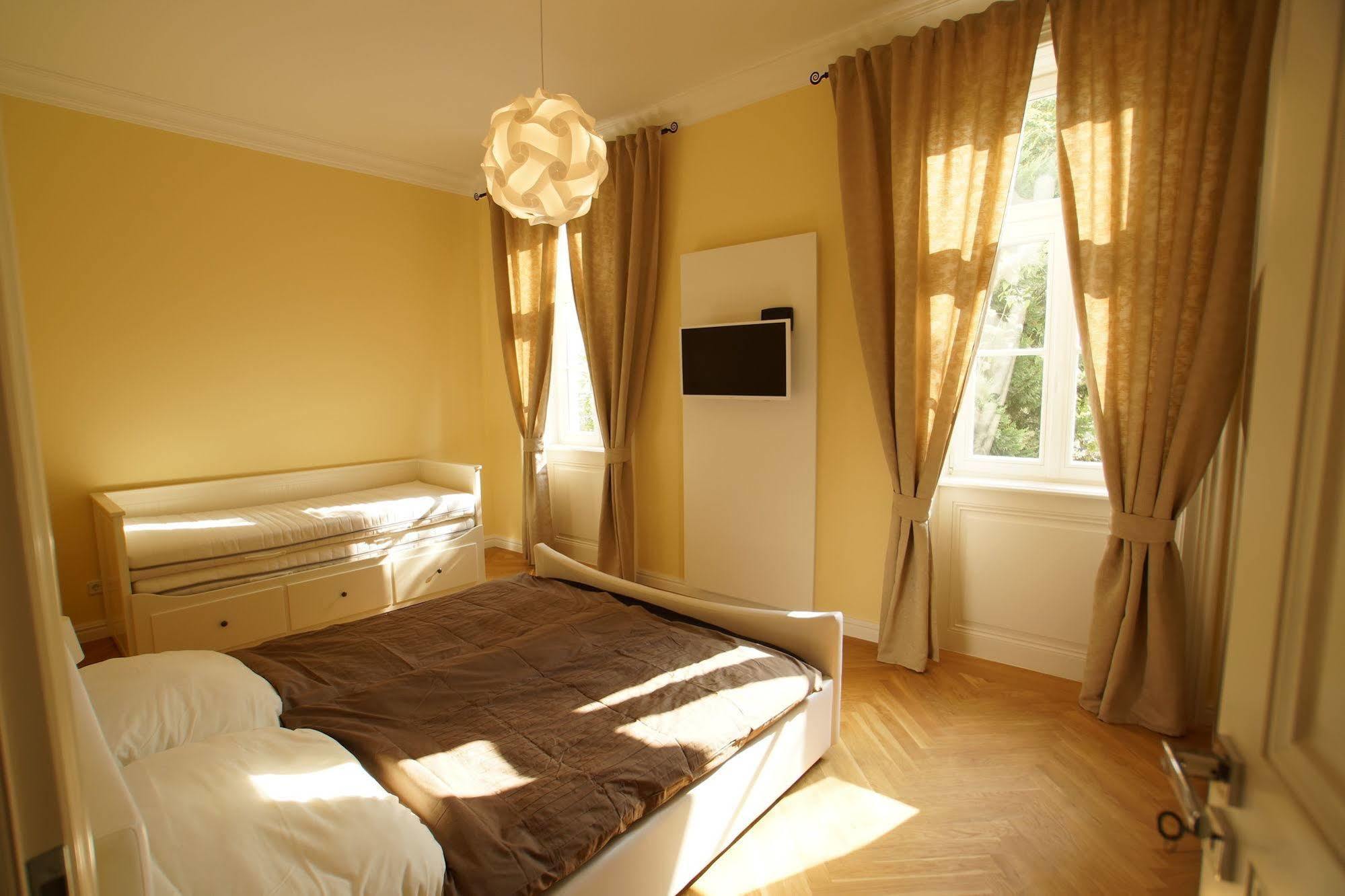 Imperial Apartments Schoenbrunn - Contactless Check-In Wiedeń Zewnętrze zdjęcie
